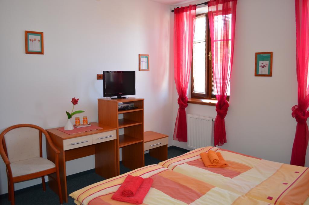 Hotel U Kapra Lázně Bělohrad Quarto foto